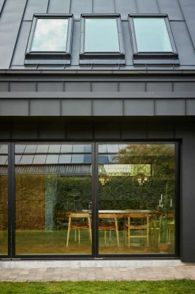 Rotes Backsteinhaus aus den 70er Jahren – in Stahlprofile „verpackt“!, Bakkelyparken 37, 8680 Ry, Dänemark